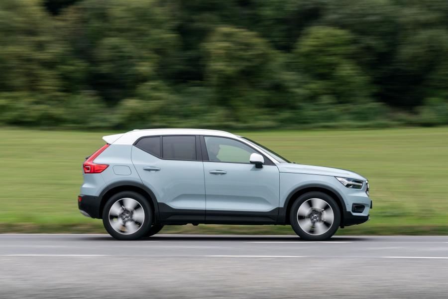  Volvo XC40 T3 Momentum 2018 года  (UK) (фото 17 из 40)
